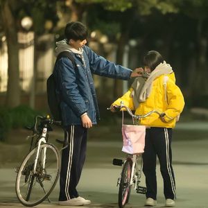 臭脚女混混给我打脚枪的
