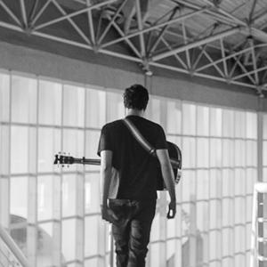 快拨出我是你母亲的歌曲播放电影
